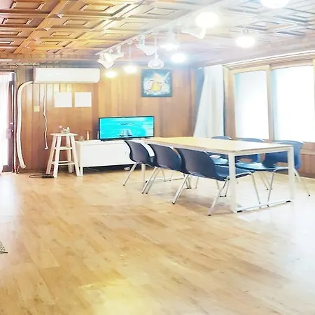 The Art House Hongdae New M-1 Apt 5Beds Apartment